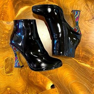 Betsey Johnson Patent Leather Ankle Boots Size 10